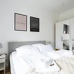 Spacious 2 - - 6 Guests, 24h Check-in, Near Vienna