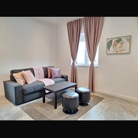 Spacious 2 - - 6 Guests, 24h Check-in, Near Vienna Purkersdorf