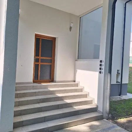 Spacious 2 - - 6 Guests, 24h Check-in, Near Vienna *