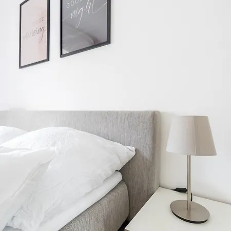 Spacious 2 - - 6 Guests, 24h Check-in, Near Vienna *