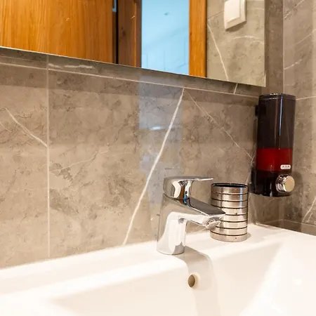 Apartment Spacious 2 - - 6 Guests, 24h Check-in, Near Vienna