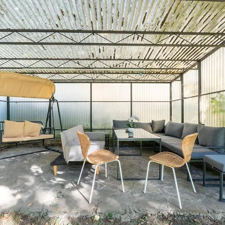 Spacious 2 - - 6 Guests, 24h Check-in, Near Vienna *