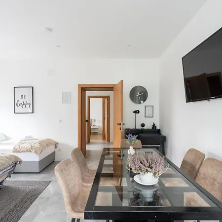 Spacious 2 - - 6 Guests, 24h Check-in, Near Vienna
