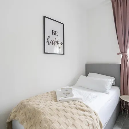 Spacious 2 - - 6 Guests, 24h Check-in, Near Vienna Apartment *