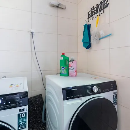Spacious 2 - - 6 Guests, 24h Check-in, Near Vienna Apartment *