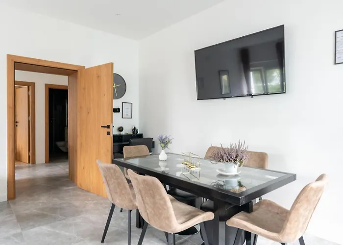 Spacious 2 - - 6 Guests, 24h Check-in, Near Vienna Apartament Purkersdorf