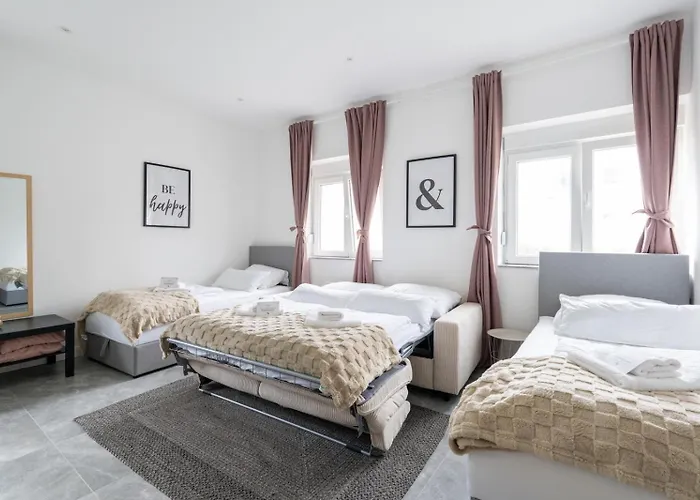 Spacious 2 - - 6 Guests, 24h Check-in, Near Vienna *